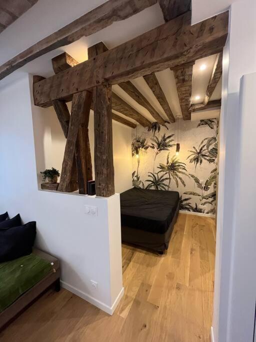 Bright 1 Bed In The Heart Of Hip Paris, Montorgueil Parijs