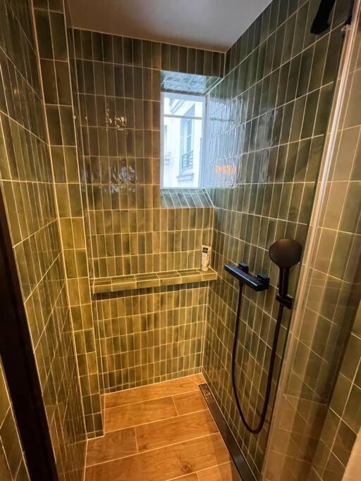 Appartement Bright 1 Bed In The Heart Of Hip Paris, Montorgueil Parijs