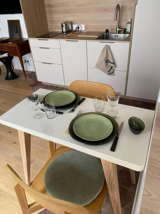 Bright 1 Bed In The Heart Of Hip Paris, Montorgueil * Parijs